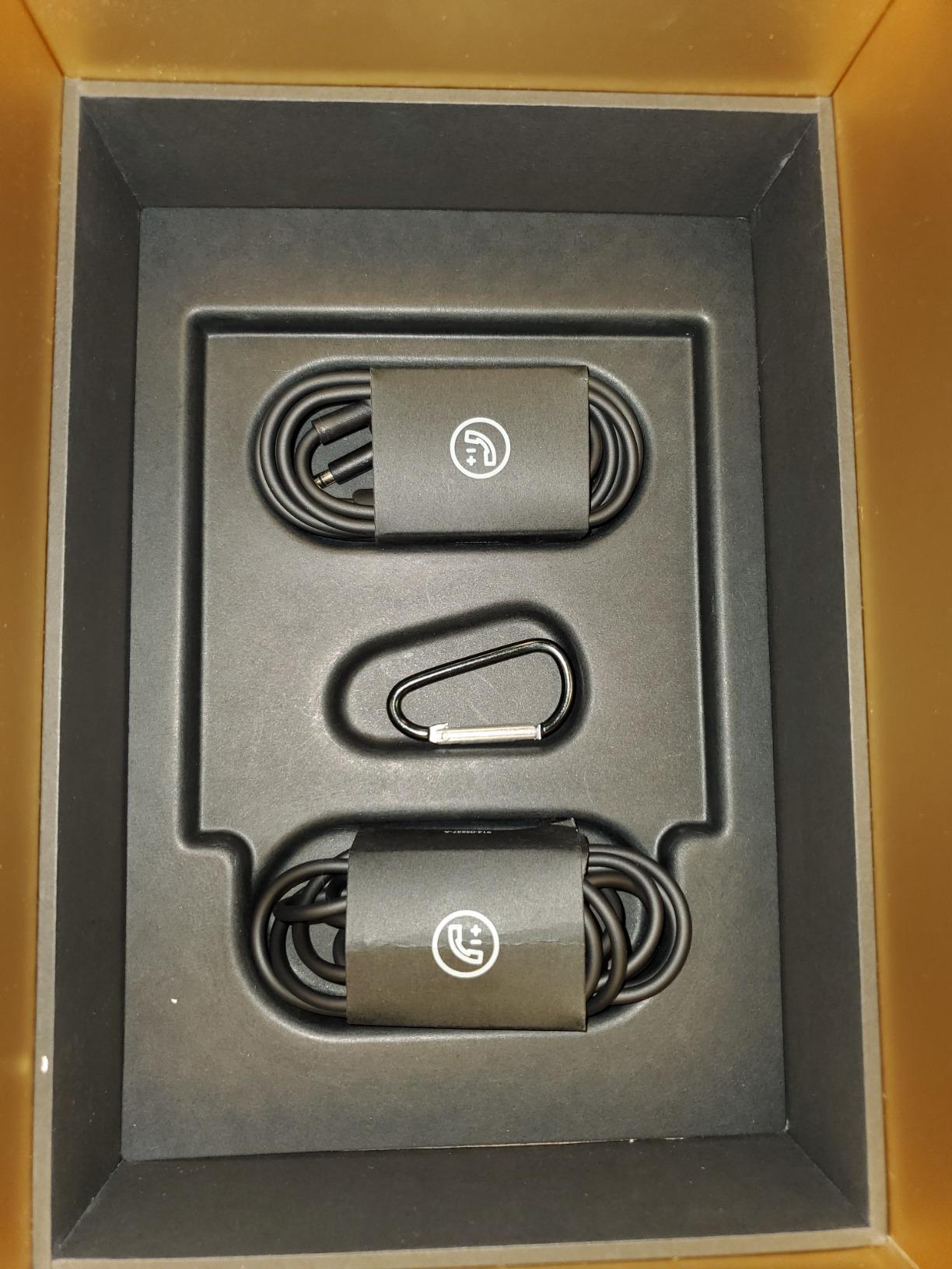 Beats Studio3 Wireless Headphones - Matte Black (Renewed) customer photo 2