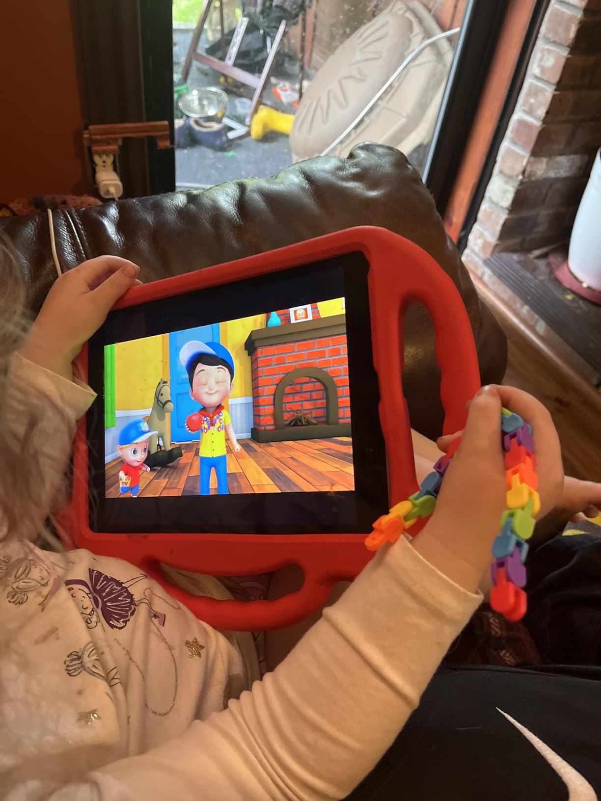 Apple iPad 9.7-inch Renewed customer photo 2