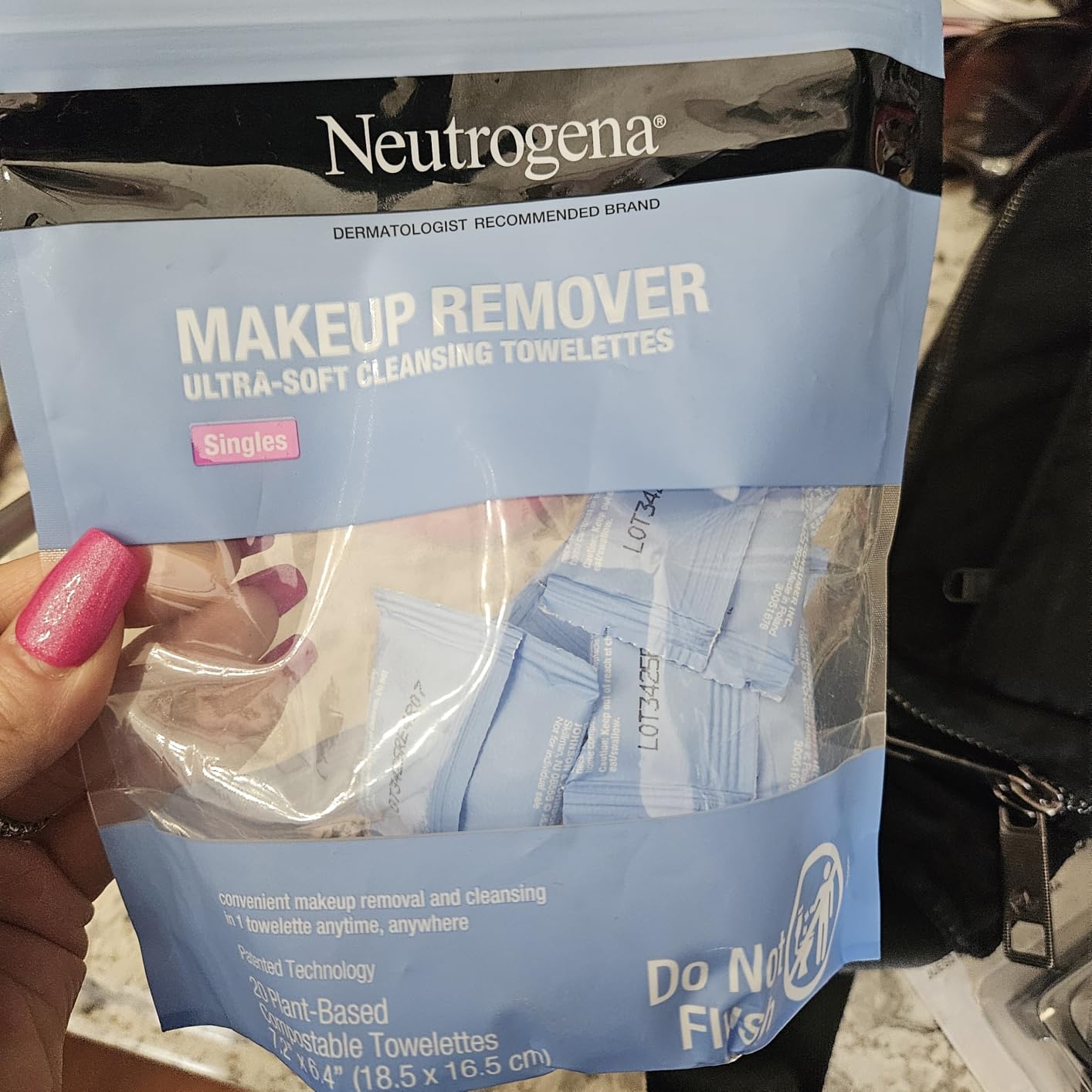Neutrogena Makeup Remover Towelettes, Daily Single Face Towelettes, 20 Ct customer photo 1