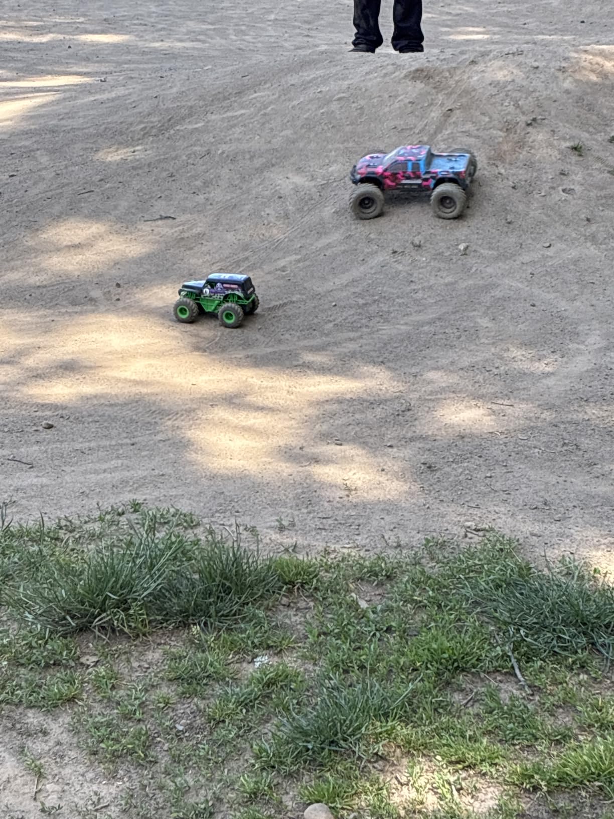 Monster Jam Official Grave Digger Remote Control Monster Truck, 1:24 Scale, 2.4 GHz, for Ages 4 and Up customer photo 2