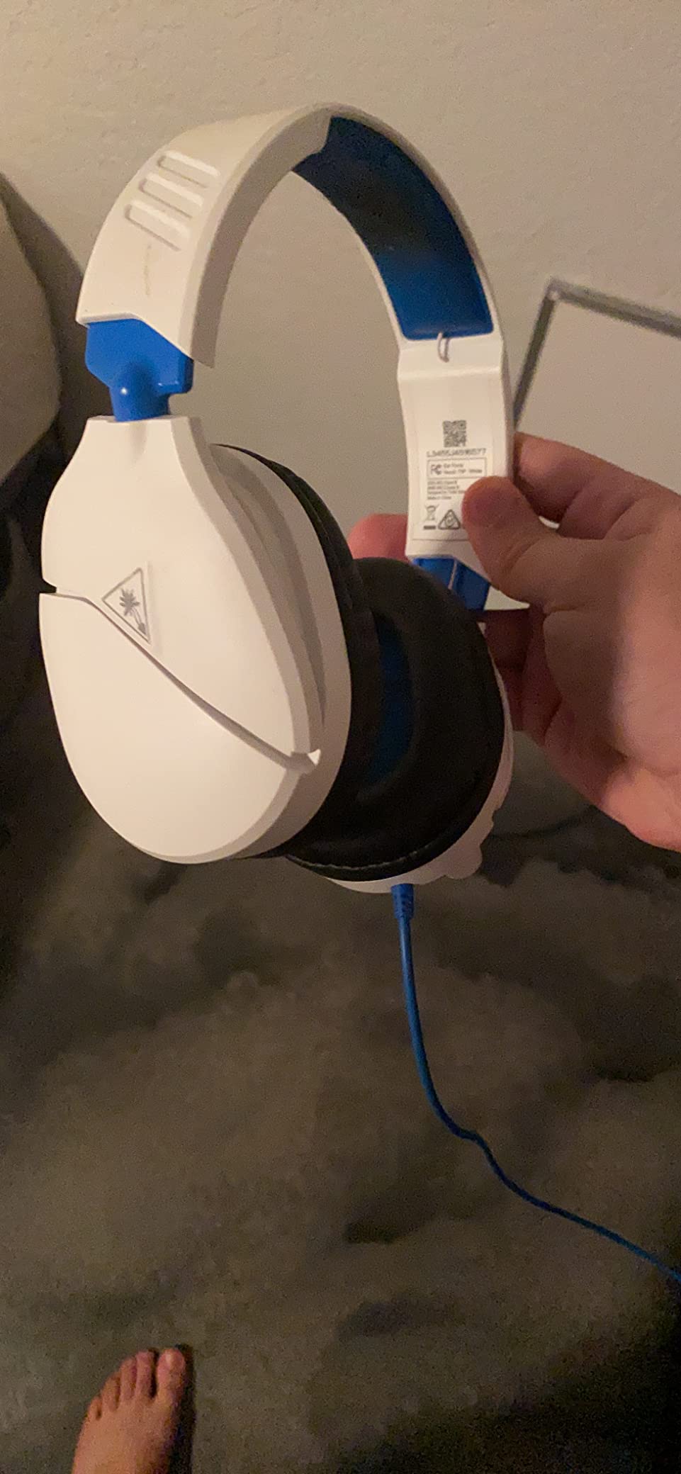 Turtle Beach Recon 70 PlayStation Gaming Headset for PS5, PS4, Xbox Series X/ S, Xbox One, Nintendo Switch, Mobile, & PC with 3.5mm - Flip-to-Mute Mic, 40mm Speakers, 3D Audio - White customer photo 1