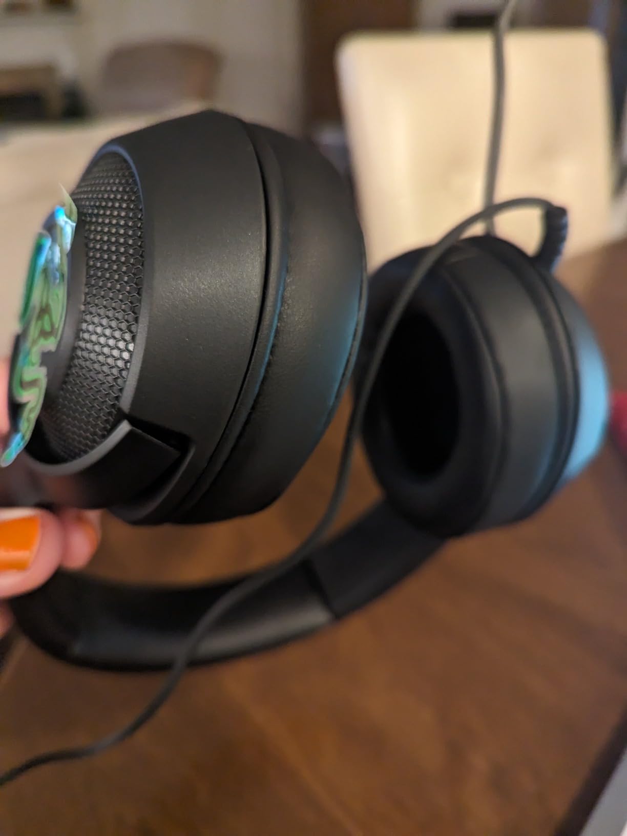 Razer Kraken X Lite Ultralight Gaming Headset: 7.1 Surround Sound - Lightweight Aluminum Frame - Bendable Cardioid Microphone - for PC, PS4, PS5, Switch, Xbox One, Xbox Series X & S, Mobile - Black customer photo 1