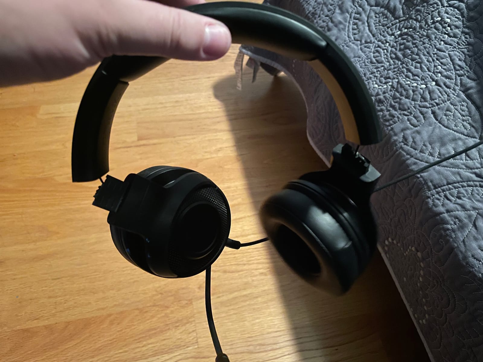 Razer Kraken X Lite Ultralight Gaming Headset: 7.1 Surround Sound - Lightweight Aluminum Frame - Bendable Cardioid Microphone - for PC, PS4, PS5, Switch, Xbox One, Xbox Series X & S, Mobile - Black customer photo 2