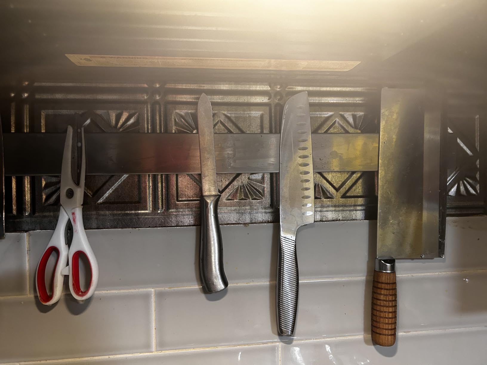 24 Inch Heavy-Duty Magnetic Knife Holder for Wall (Large Size) - Premium Stainless Steel Magnetic Knife Strip - Professional Space-Saving Knife Bar With Powerful Magnetic Pull Force (Upgraded Version) customer photo 2
