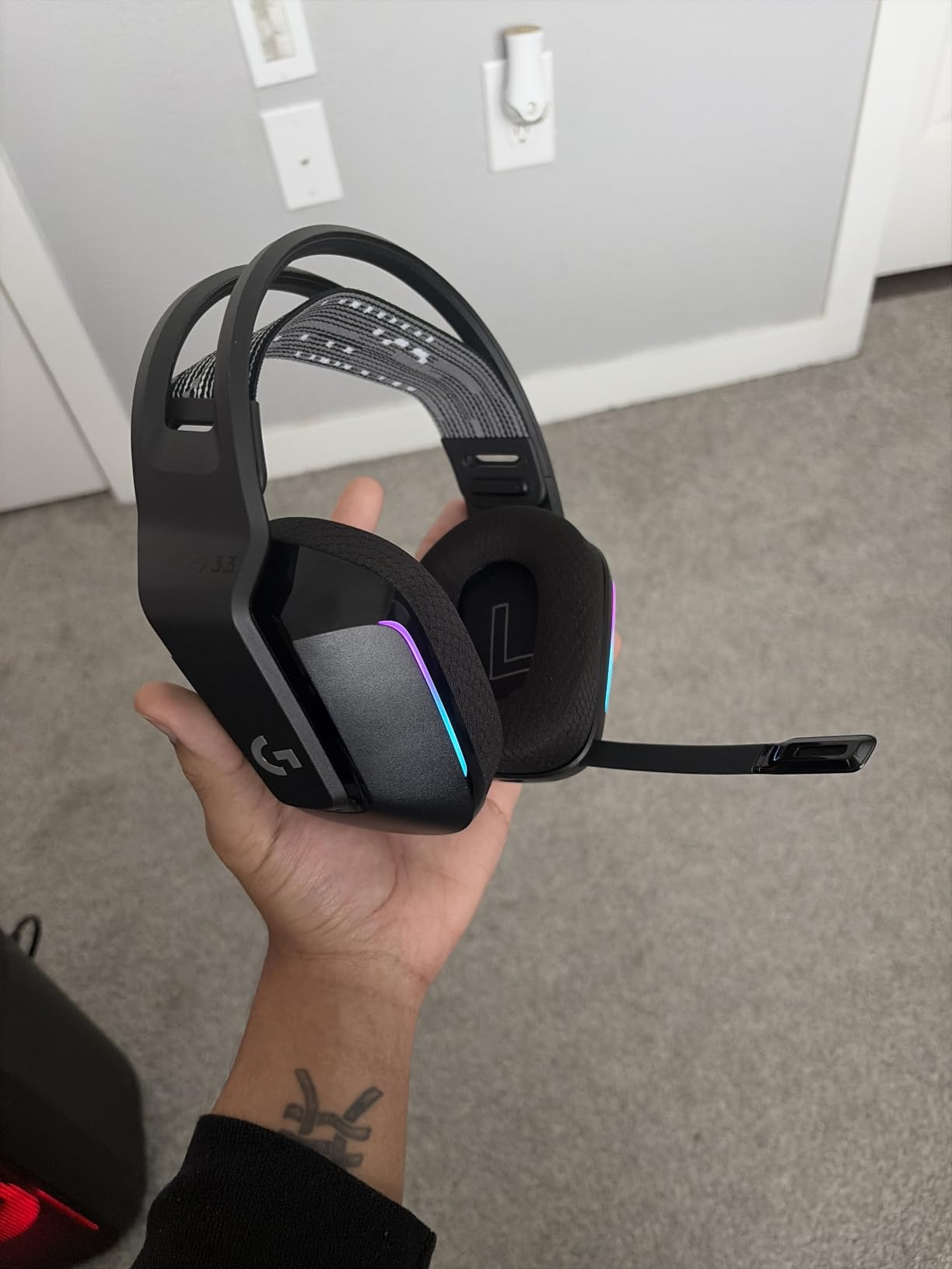 Logitech G733 Lightspeed Wireless Gaming Headset - Lilac customer photo 2