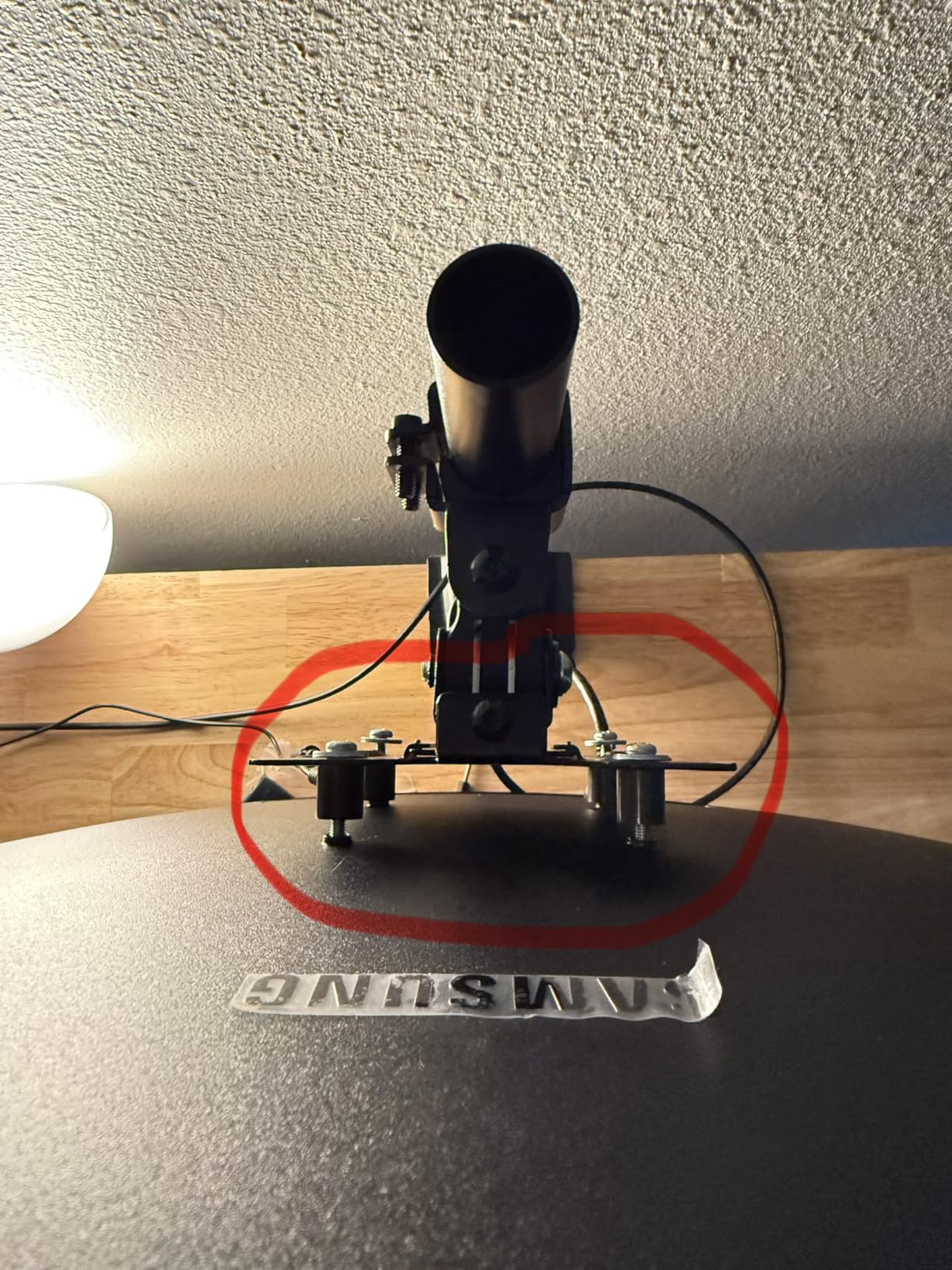 Ergear Single Monitor Mount for 13-32 Inch Screens,17.6 lbs Capacity customer photo 1