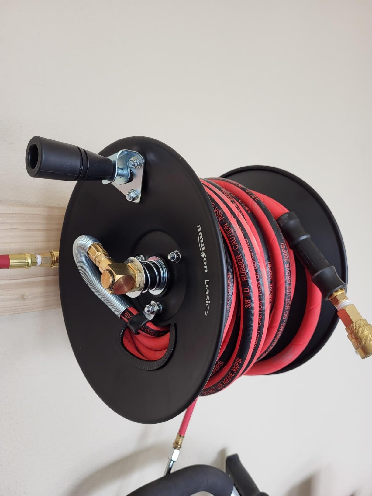 Amazon Basics Retractable Air Hose Reel - Fits 3/8-Inch 50-Feet Air Compressor Hoses, Portable, Works Well, 300PSI, Black, Hoses Excluded, Not for Water/Pressure Washers customer photo 2
