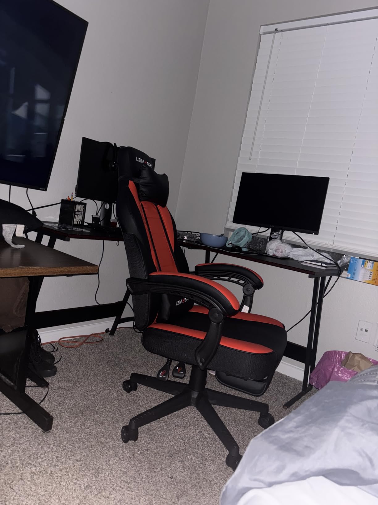LEMBERI Big and Tall Gaming Chair 400lb Capacity, Heavy-Duty Office Chair with Reinforced Footrest, Wide Seat High Back PC Desk Chair with Linkage Armrests, Thickened Steel Frame, PU Leather, Purple customer photo 2
