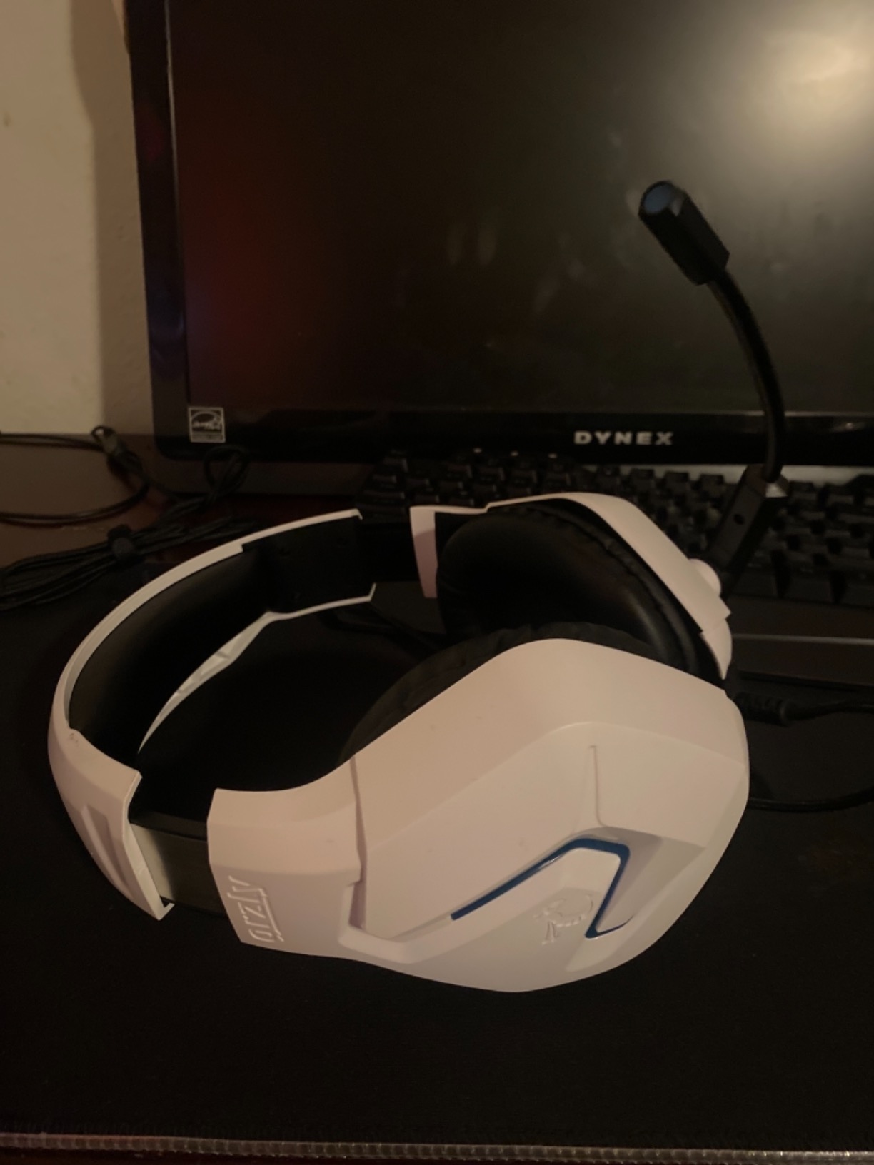 Orzly Gaming Headset with Mic for Nintendo Switch OLED and Lite Joycon Color Match with Led Light Microphone & Remote - Hornet RXH-20 Tanami Edition customer photo 1