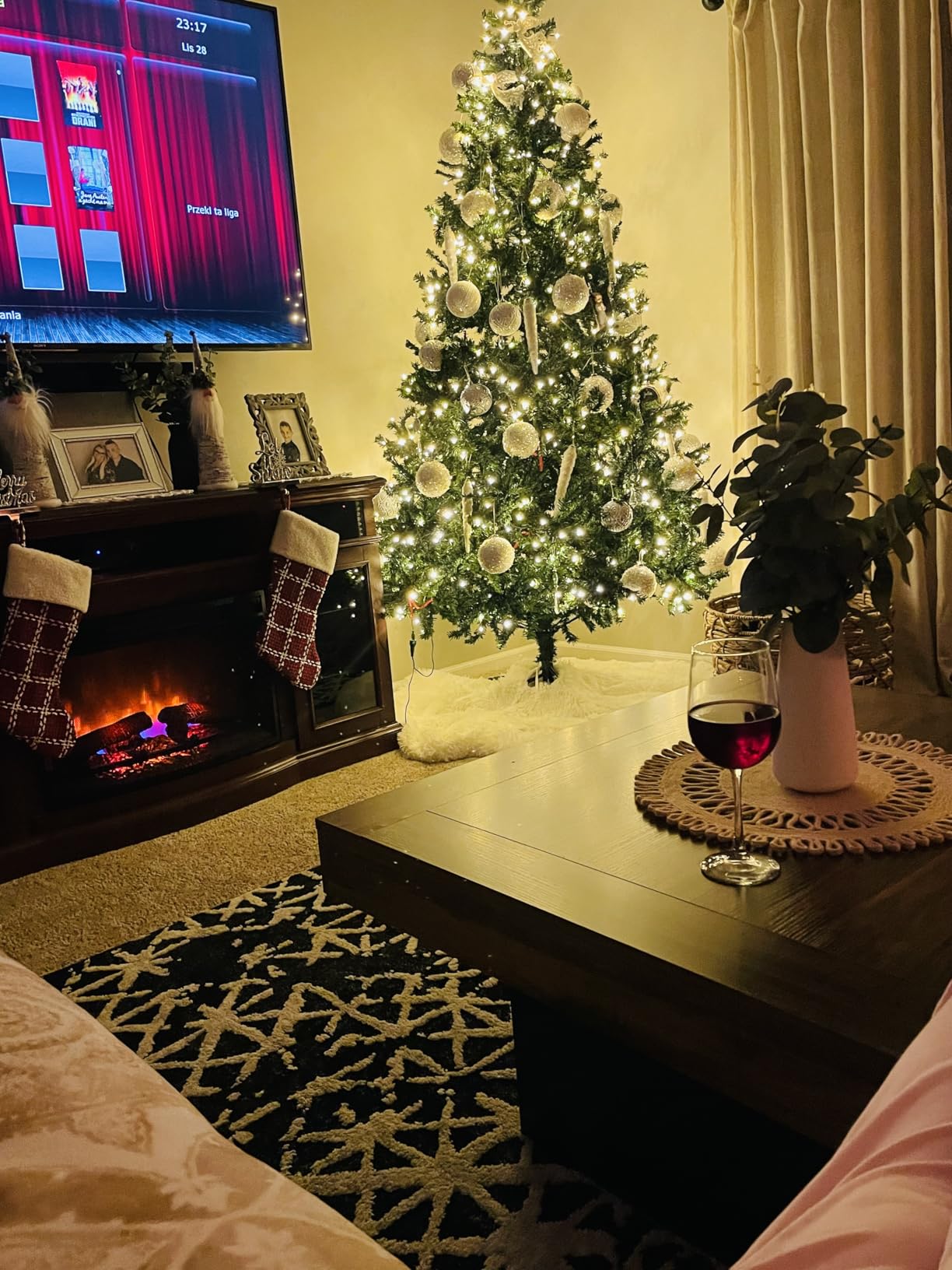Yaheetech 6ft Pre-Lit customer photo 2