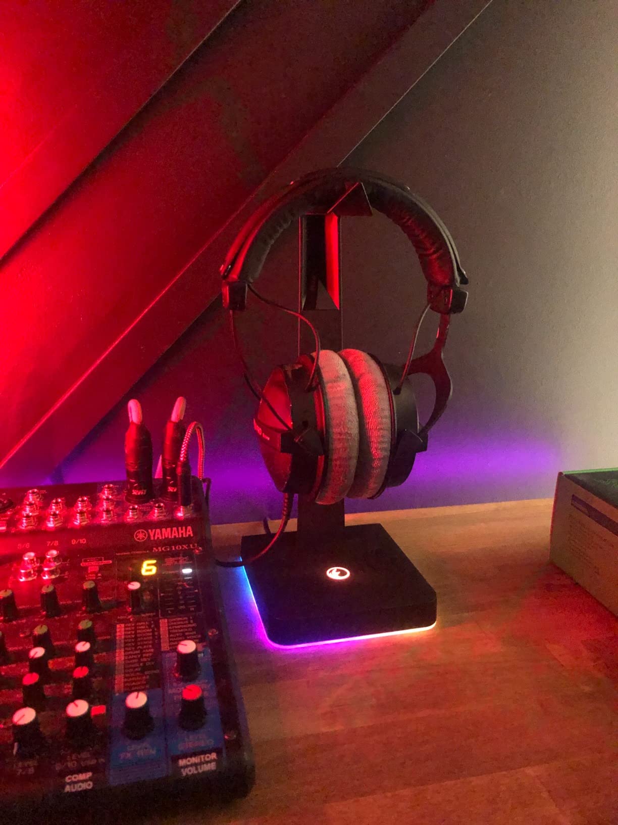 RGB Gaming Headset Stand with 2 USB Ports, Game Headphone Mount for PC, Xbox One, PS4, Switch, Earphone Holder Hanger, Great for Gaming Stations, Fancy Desk Gamer Accessories, Black customer photo 1