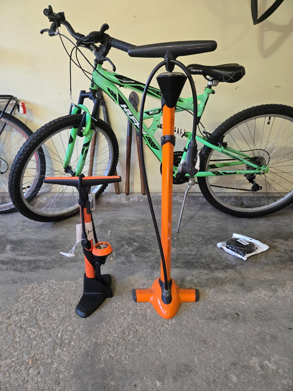 GOBKO Bike Pump with Gauge,Bicycle Floor Pump for Presta and Schrader Valves Bike Tire Pumps Inflator High Pressure 160PSI & 11BAR Portable Air Pump for Road Bike Car MTB Sports Balls customer photo 1