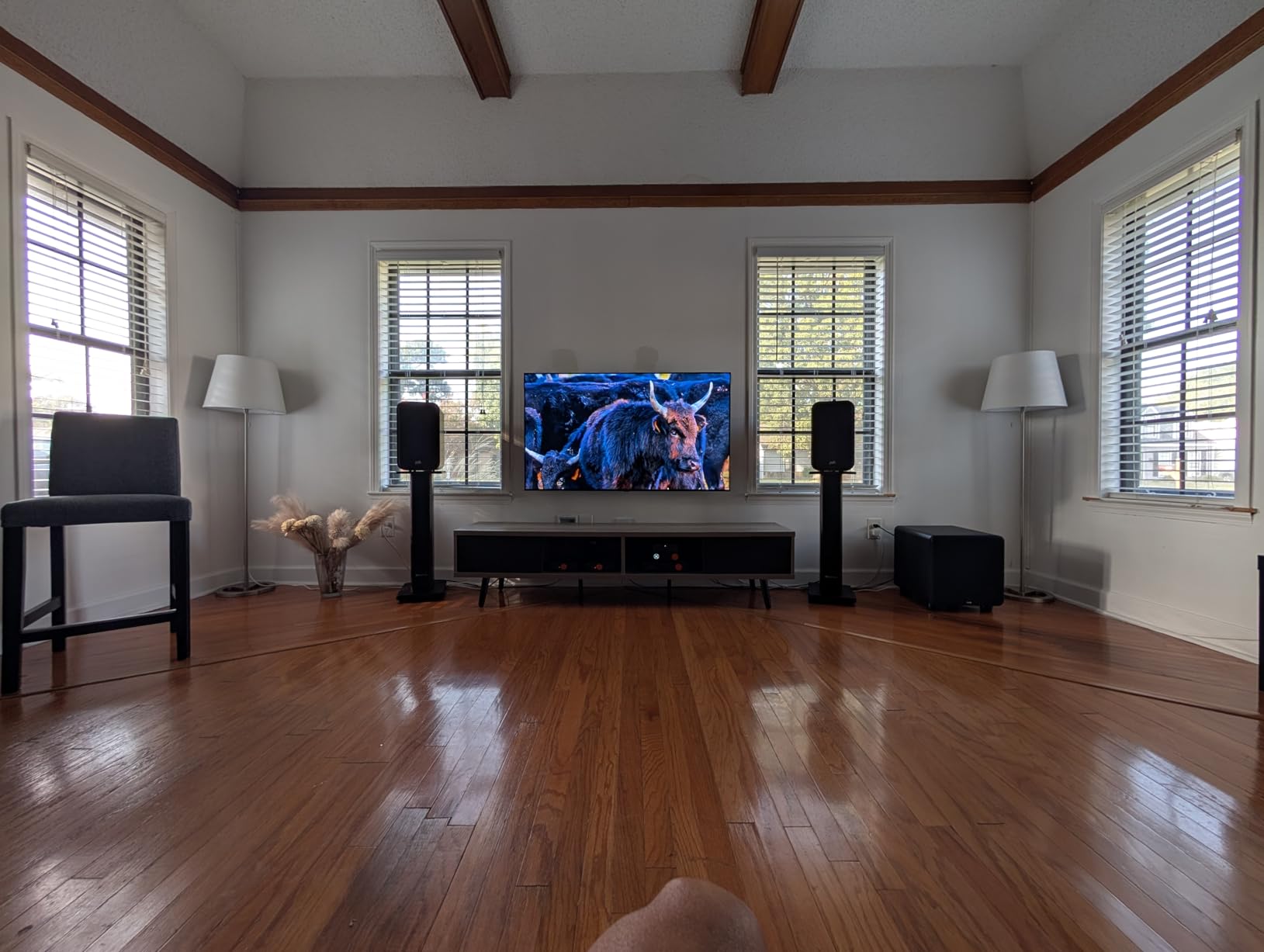 Polk Audio Signature Elite ES20 Bookshelf Speaker Pair, Contemporary Walnut customer photo 1