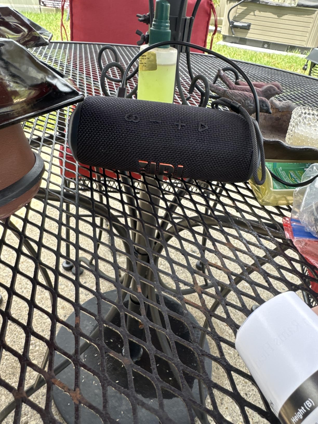 JBL Flip 6 - Portable Waterproof Speaker - Camo customer photo 1