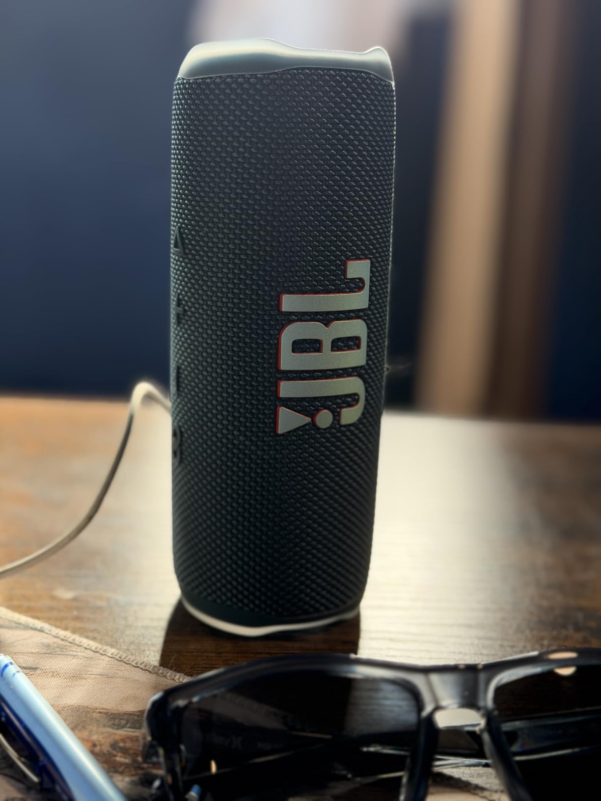 JBL Flip 6 - Portable Waterproof Speaker - Camo customer photo 2