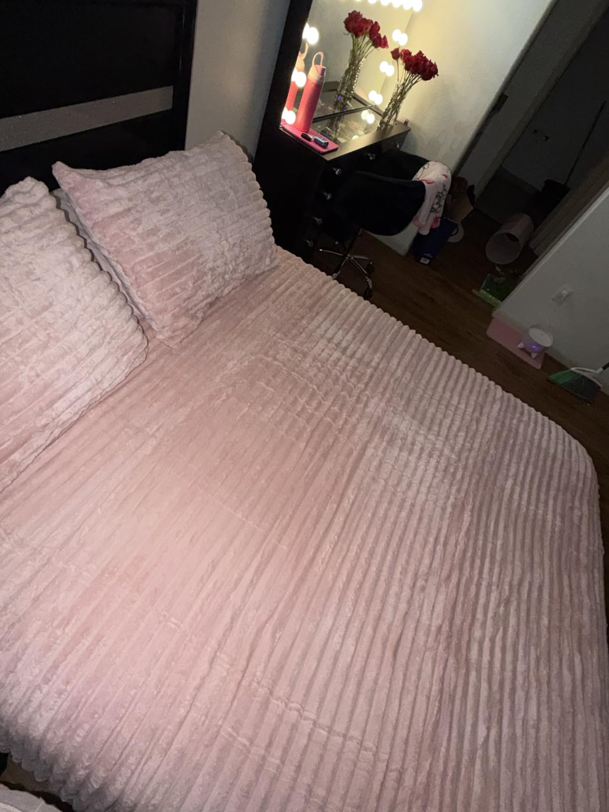 BEDELITE Fleece Queen Comforter Set, Fluffy Bed Set, Cream White customer photo 1