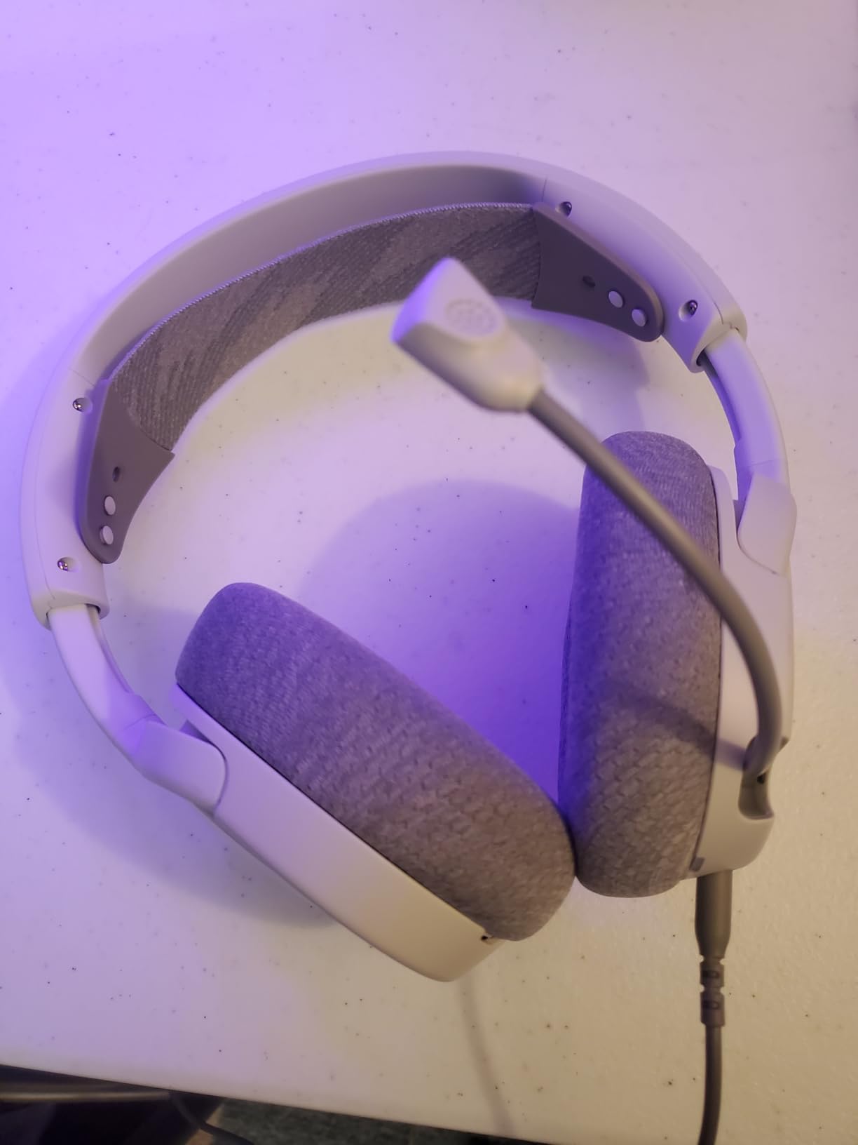SteelSeries Arctis Nova 1P Multi-System Gaming Headset — Hi-Fi Drivers — 360° Spatial Audio — Comfort Design — Durable — Lightweight — Noise-Cancelling Mic — PS5/PS4, PC, Xbox, Switch - White customer photo 2