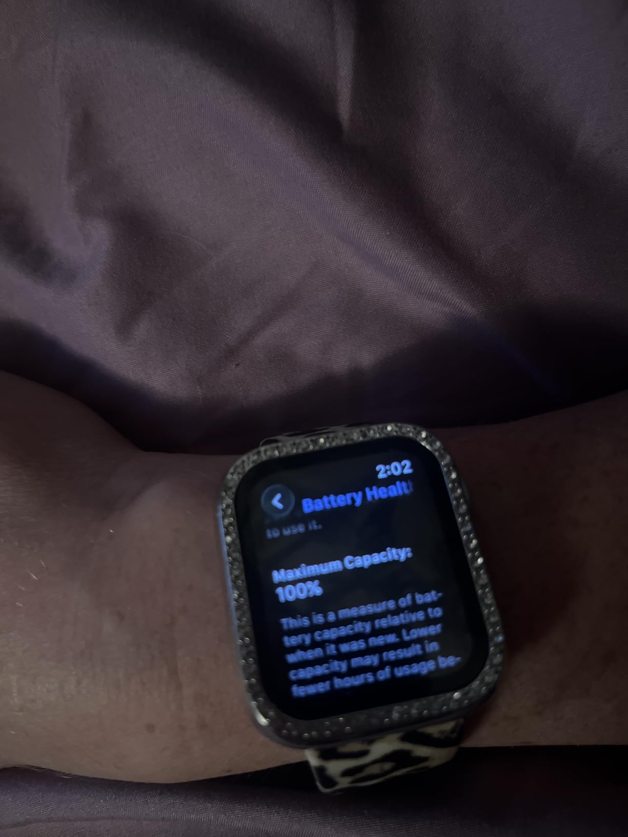 Apple Watch SE (2nd Gen) (GPS + Cellular, 40mm) - Starlight Aluminum Case with Starlight Sport Band, S/M (Renewed) customer photo 2