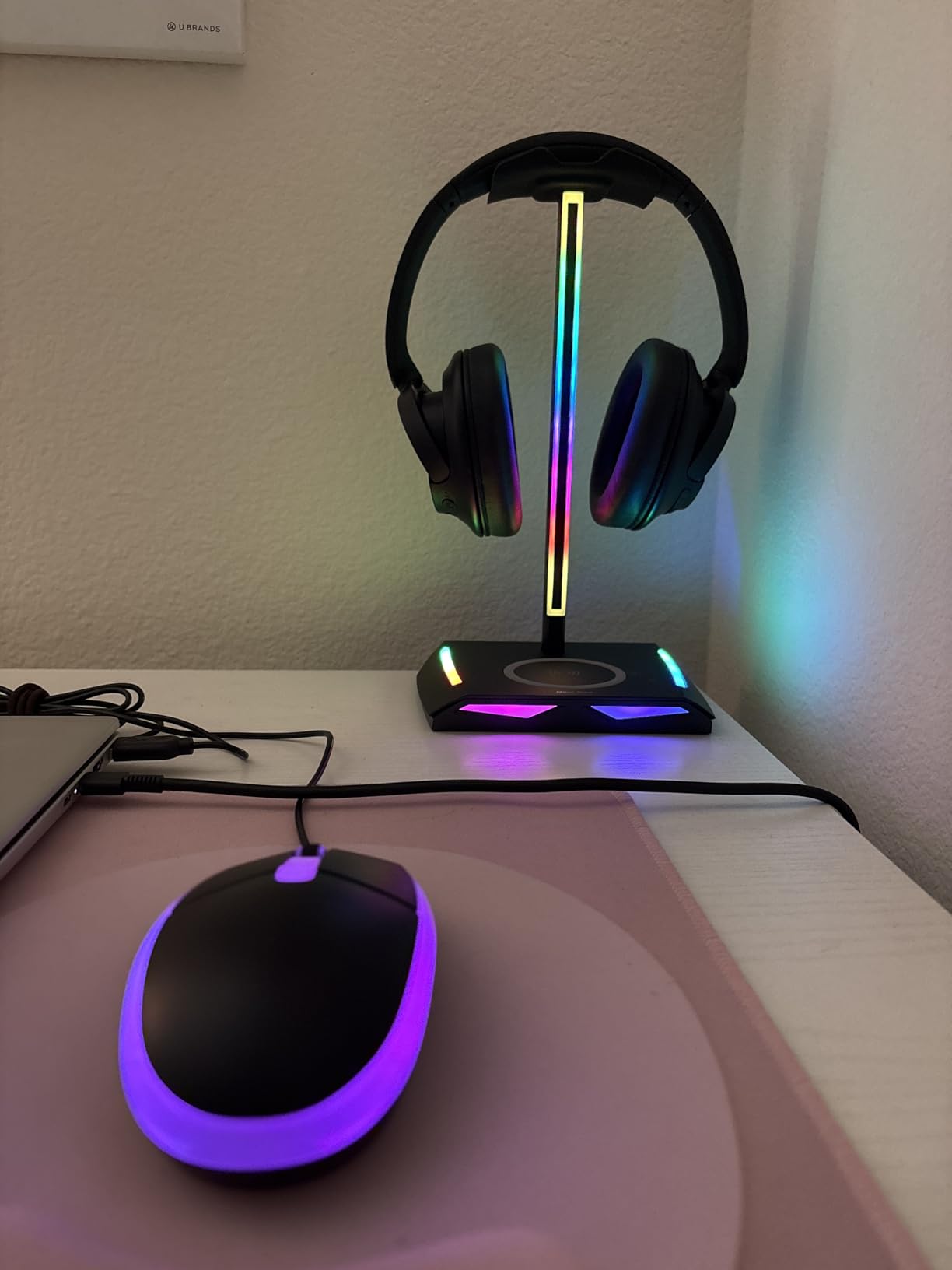 New Bee RGB Headphone Stand with 2 USB-C & 1 USB Charging Ports, Desk Gaming Headset Holder with 7 Light Modes and Non-Slip Rubber Base Suitable for All Earphone Accessories customer photo 2