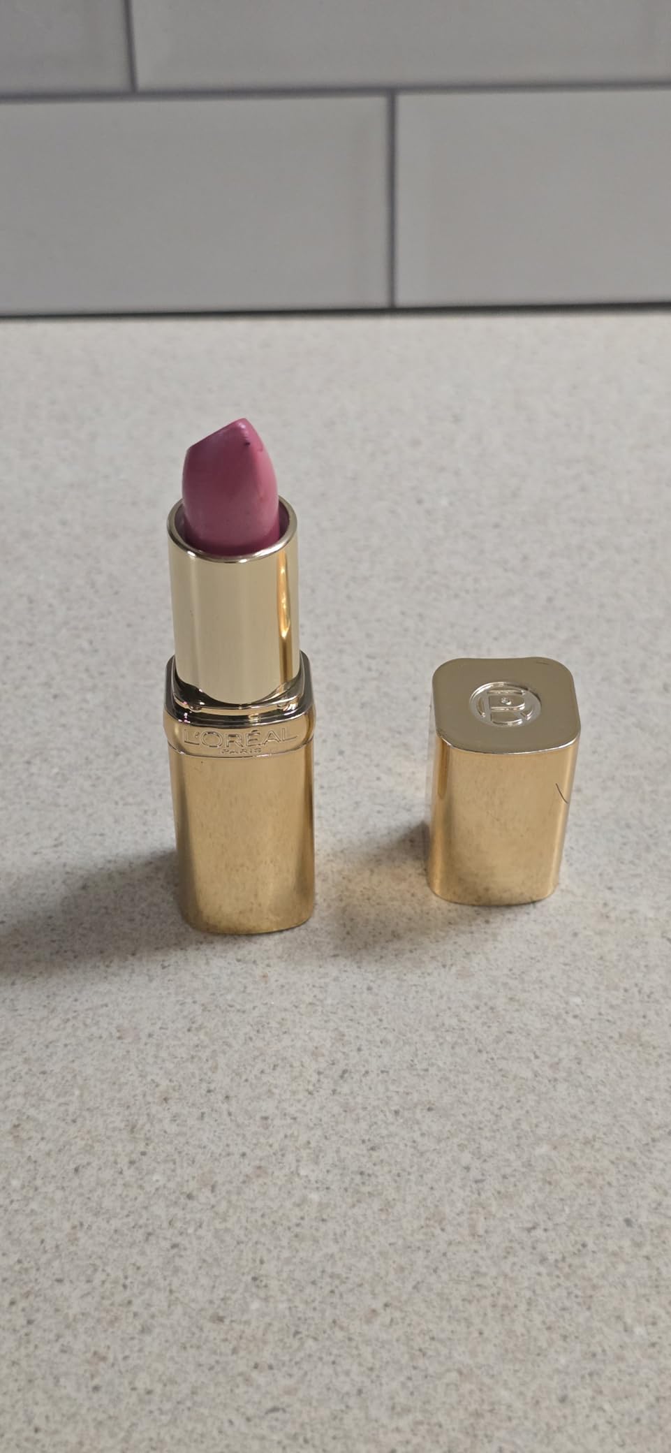 L'Oreal Paris Colour Riche Satin Lipstick for Moisturized Lips,Lip Makeup with Argan Oil and Vitamin E,Worth It,0.13 Oz customer photo 1