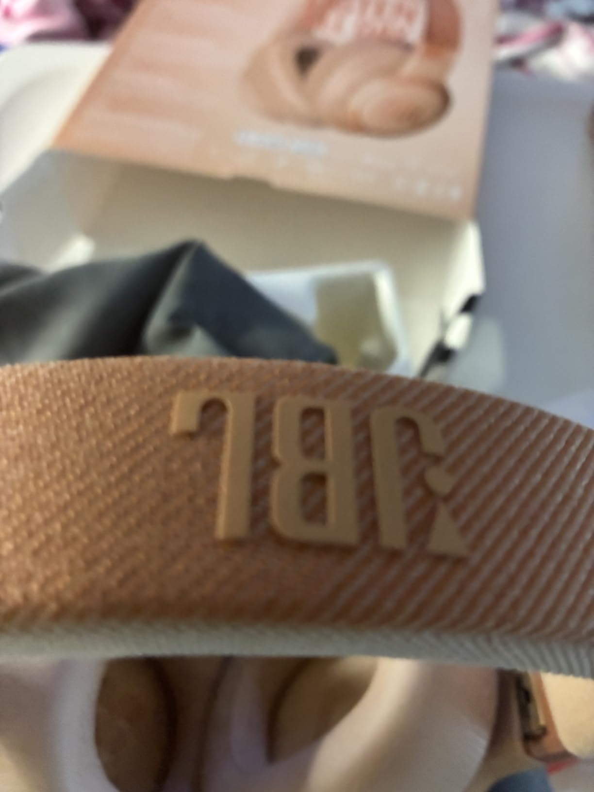 JBL Live 770NC - Wireless Over-Ear Headphones with True Adaptive Noise Cancelling with Smart Ambient, Up to 65 Hours of Battery Life, Comfort-fit Fabric Headband & Carrying Pouch (Sandstone) customer photo 2