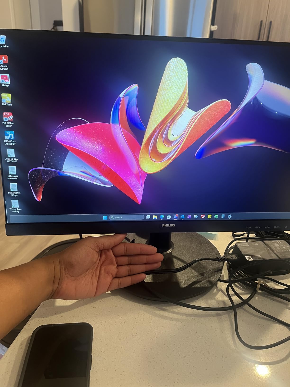 Philips 22 Inch Computer Monitor FHD 100Hz VA VESA Flicker-Free, 221V8LB customer photo 1