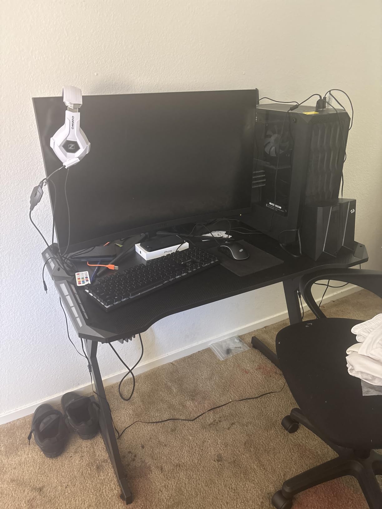 HLDIRECT 63 Inch Gaming Desk with Carbon Fiber Surface & LED Lights, Black customer photo 2