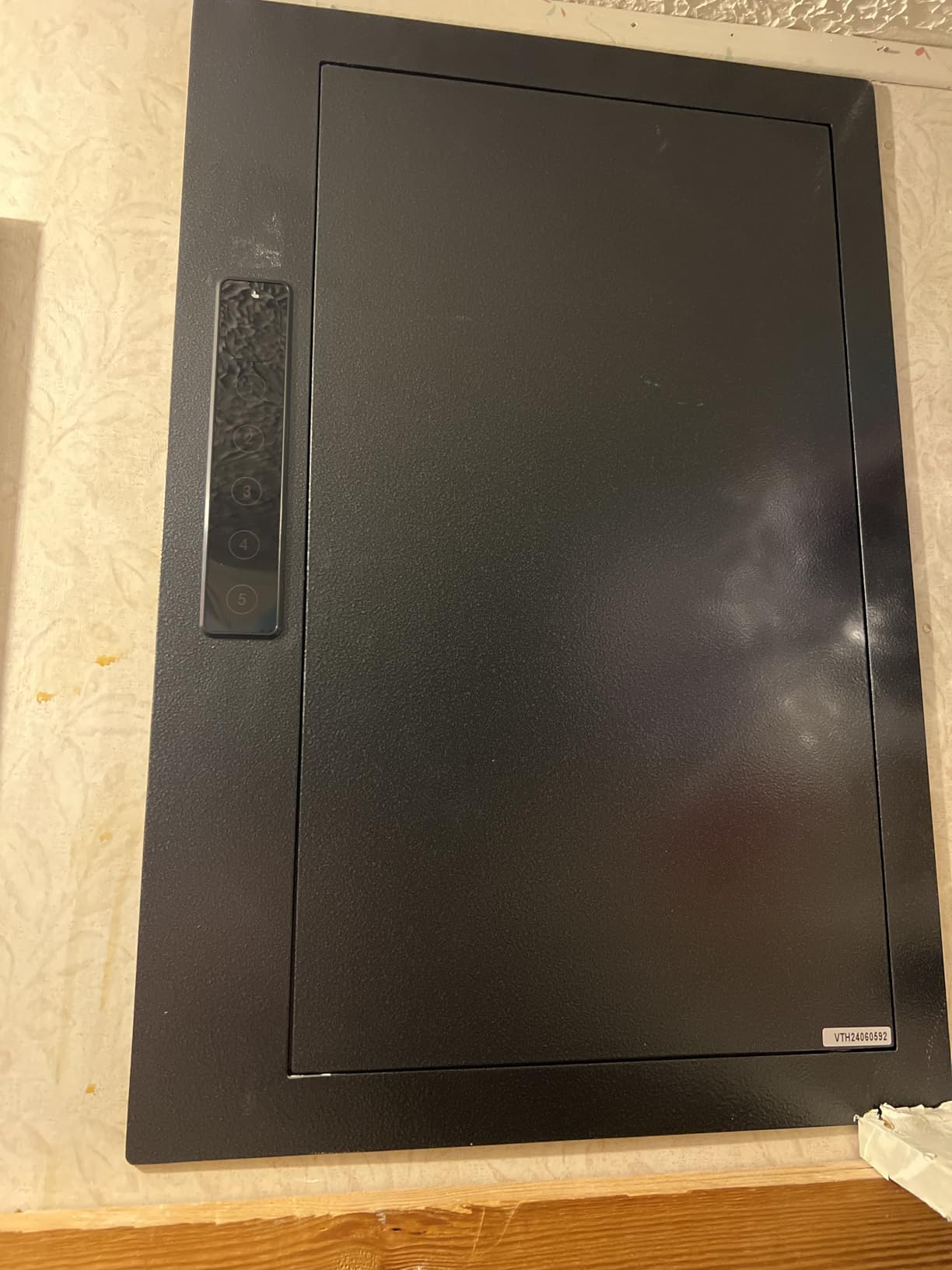 Grimtron Electronic Wall Safe Between 16