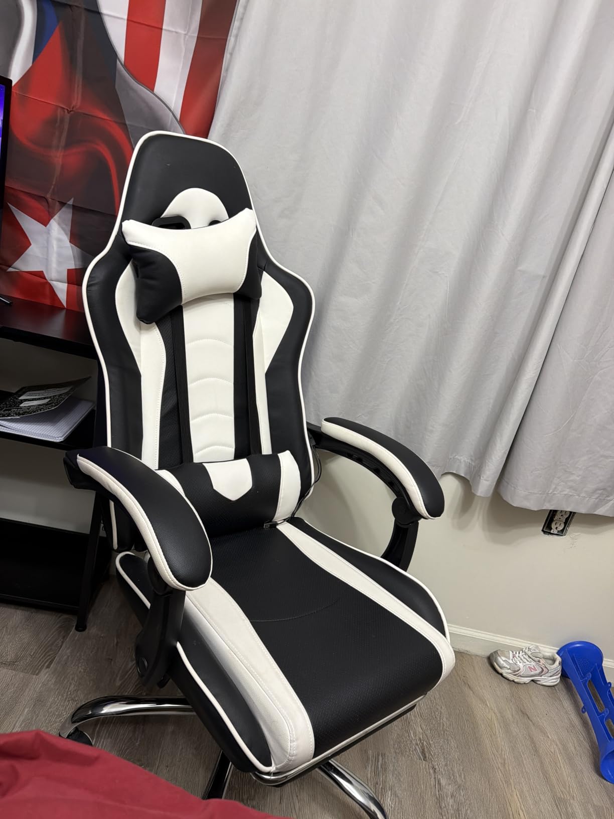 Yaheetech Gaming Chair with Footrest Massage Lumbar Pillow Black and Red customer photo 1