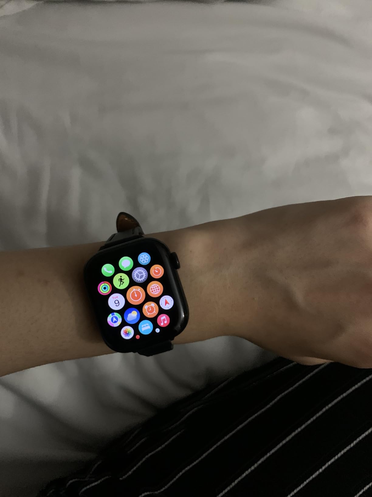 Apple Watch Series 10 [GPS, 46mm] - Jet Black Aluminum Case with Black Sport Band, S/M (Renewed) customer photo 2