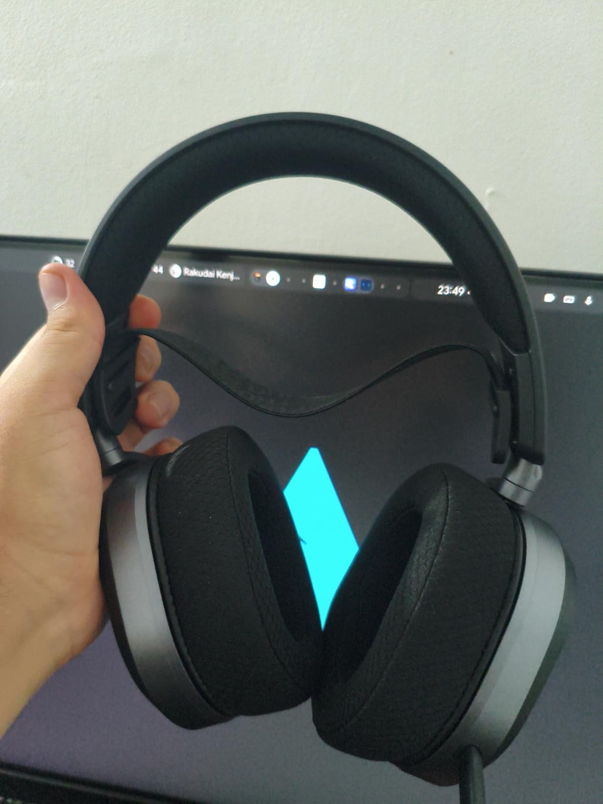 ASUS ROG Pelta Wireless Gaming Headset with Detachable Mic - Black customer photo 1