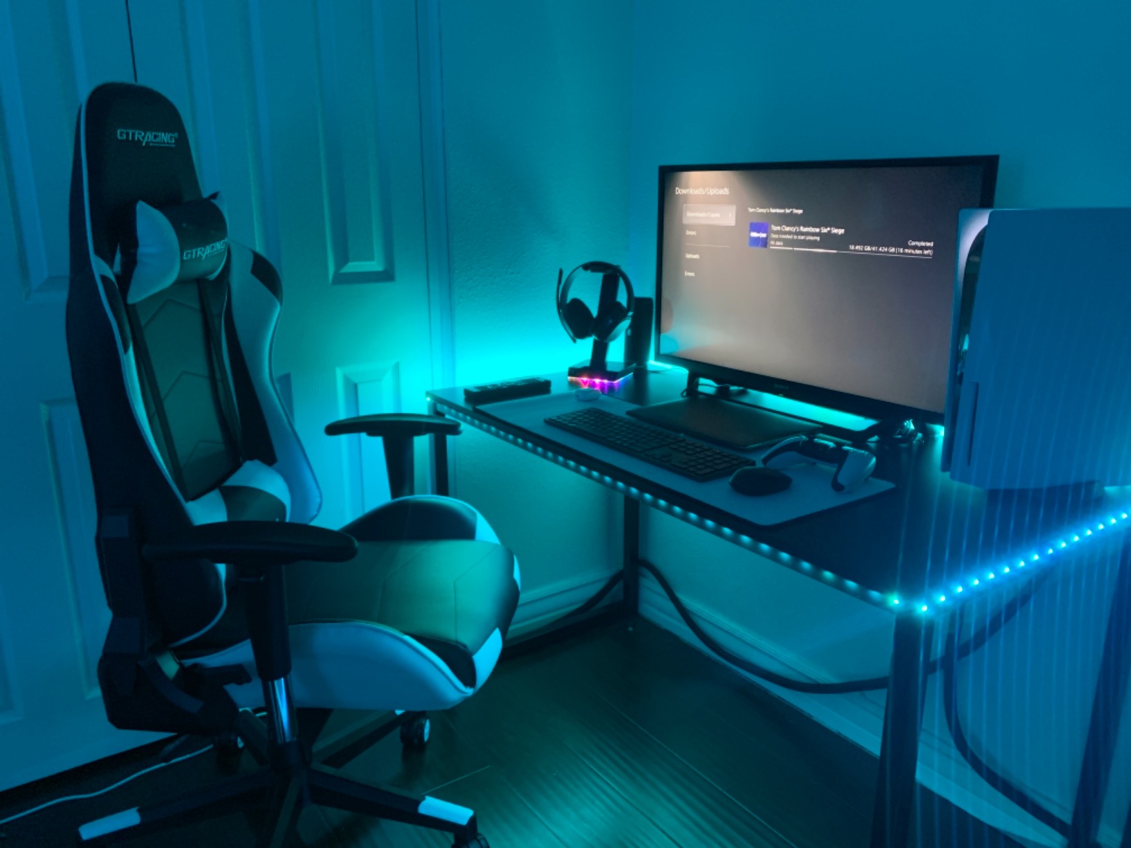 GTRACING Gaming Chair with Reclining Backrest, Adjustable Height and Swivel Base, Ergonomic Computer Chair with Headrest and Lumbar Support (Red) customer photo 2
