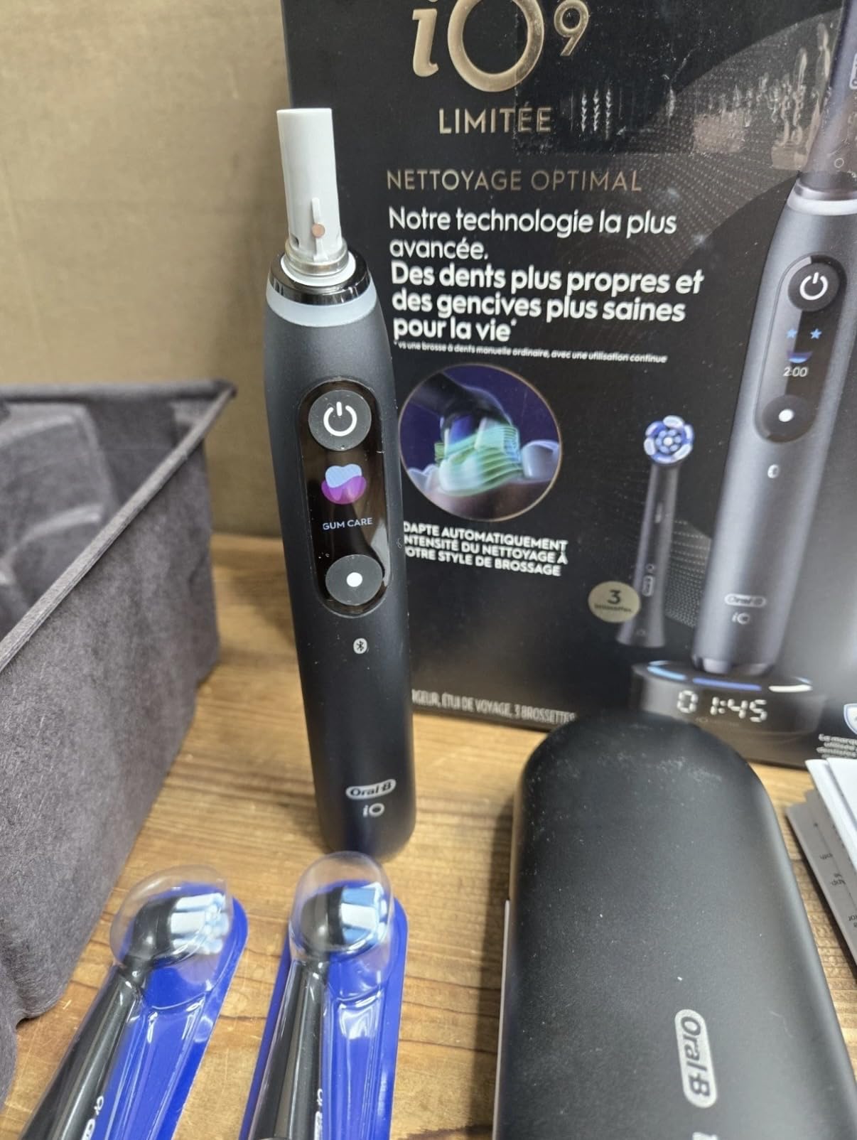 Oral-B Rechargeable Electric Toothbrush, iO9 Limited Ultimate Clean, 7 Cleaning Modes, Interactive Display, iSense Charger, Charging Travel Case, Visible Pressure Sensor, 3 Brush Heads, Black customer photo 1