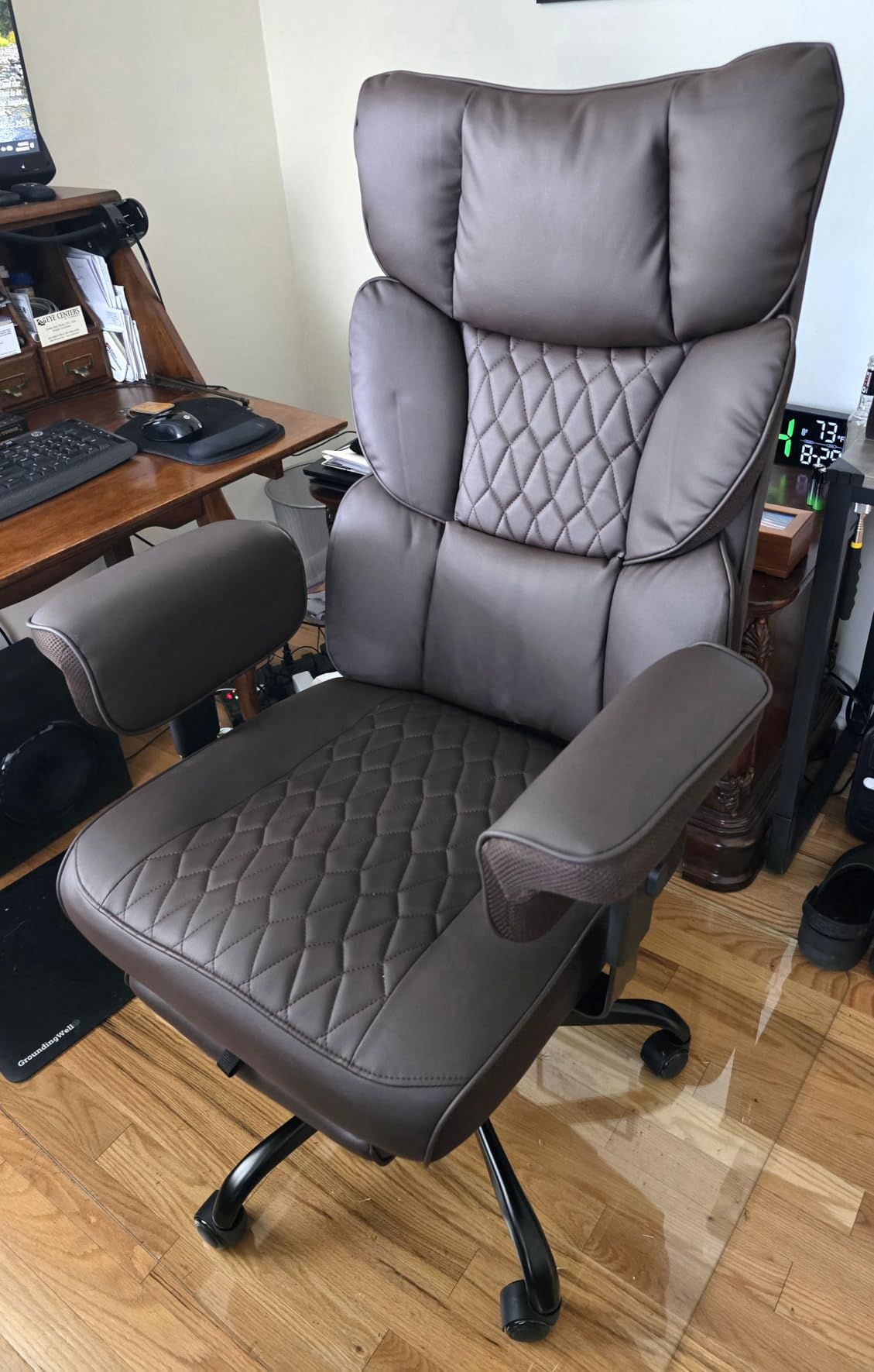 Misolant Big and Tall Office Chair with Footrest, High Back Executive Desk Chair with Adjustable Lift Armrest, 155°Recline，Lumbar Support Pillow, Faux Leather Gaming Chairs for Home or Office Black customer photo 2