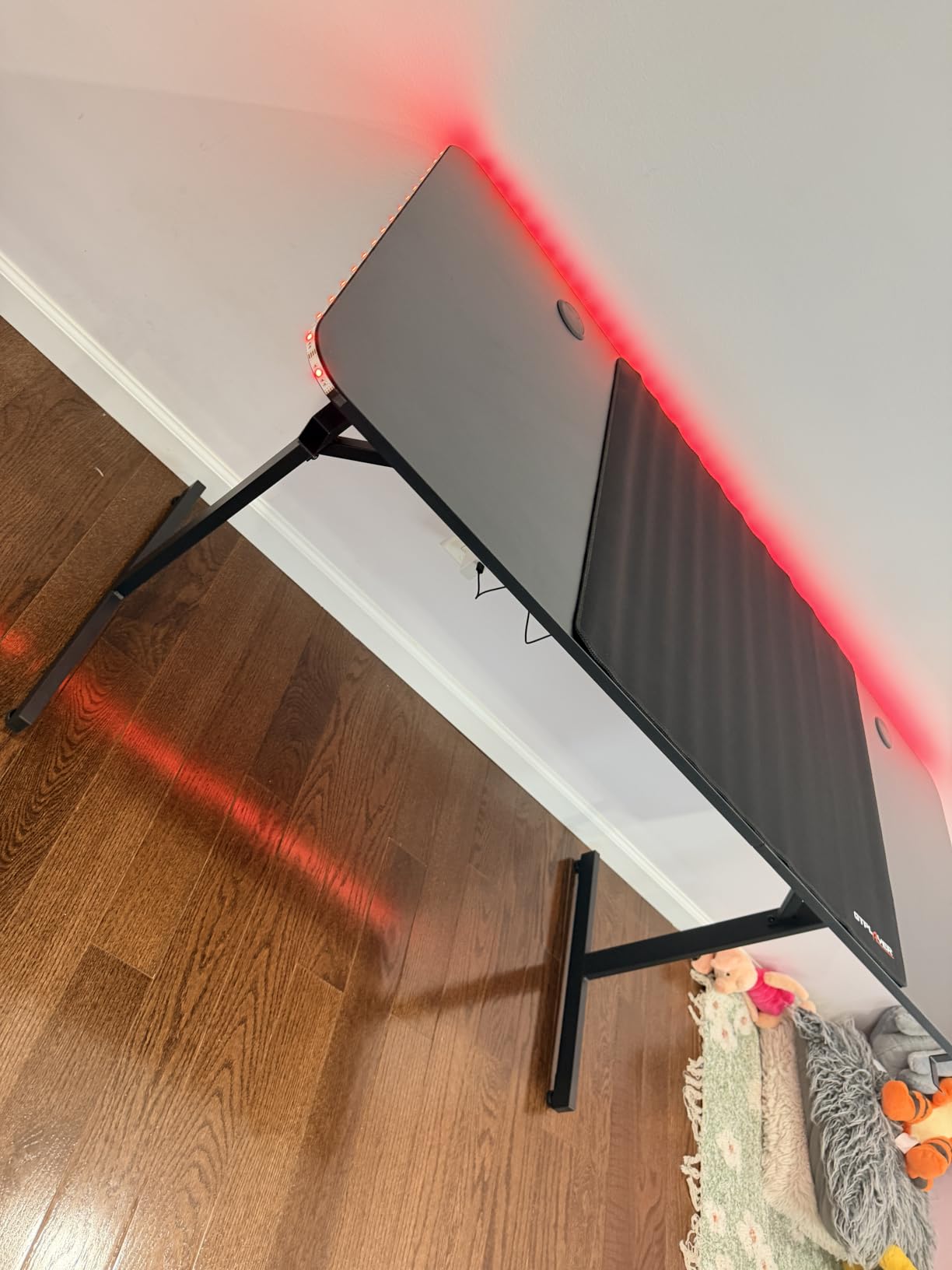 GTPLAYER Gaming Desk 55 Inch with LED Lights, Large Computer Desk with Mouse Pad for Home Office, T-Shaped Carbon Fibre Surface PC Game Workstations with Headphone Hook customer photo 2