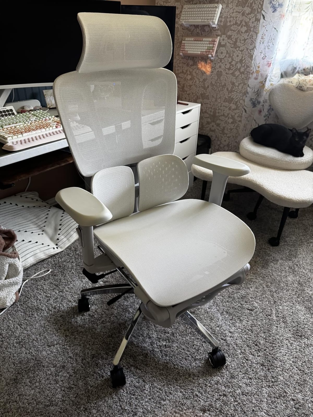 Vonesse Ergonomic Office Chair with Footrest, Desk Chairs with Dynamic Lumbar Support & Adjustable Depth Breathable Mesh Seat, Computer Gaming Chair with Adjustable 3D Headrest and Armrests (Black) customer photo 2