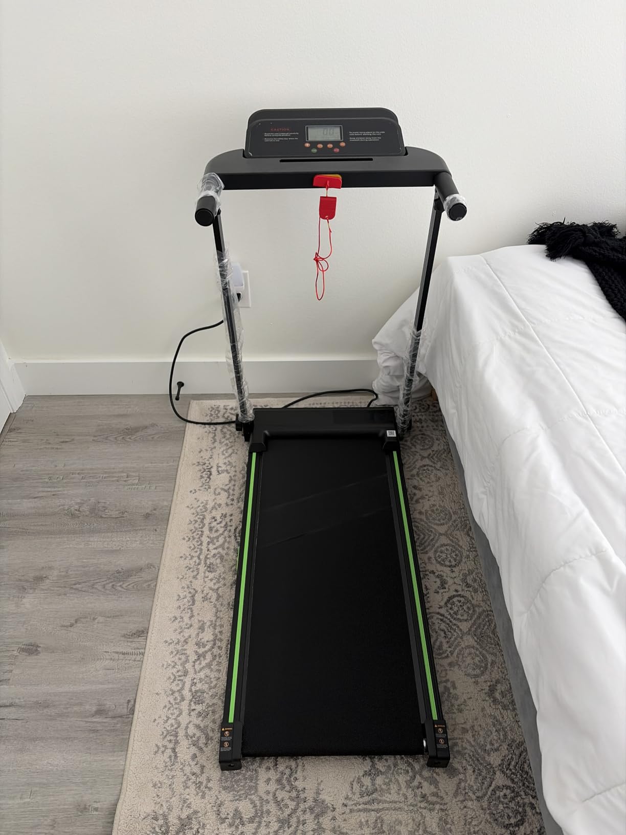 Vyrqenoxi Folding Treadmill customer photo 2
