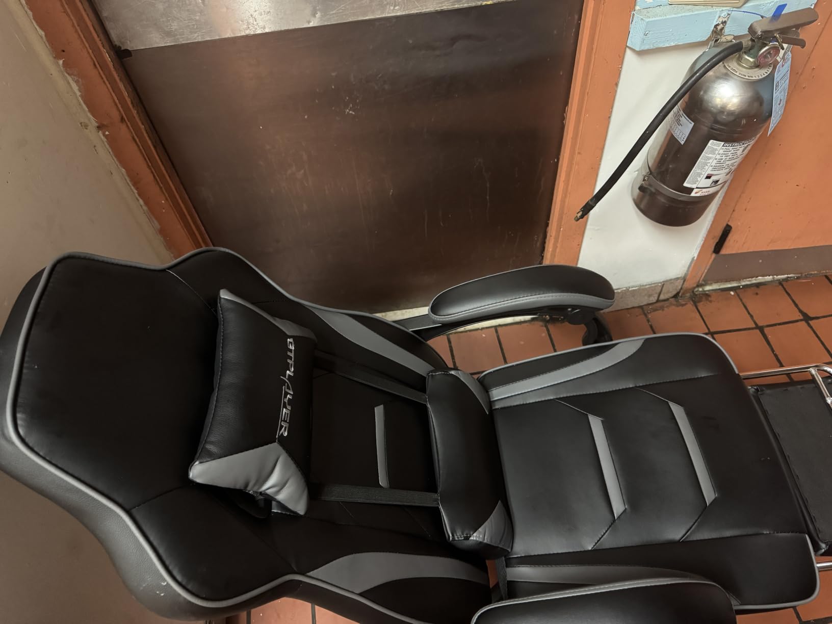GTPLAYER Gaming Chair with Footrest, 350LBS Big and Tall Office Chair, Ergonomic High Back Lumbar Support and Recliner for Back Pain Relief, Moon Gray customer photo 1